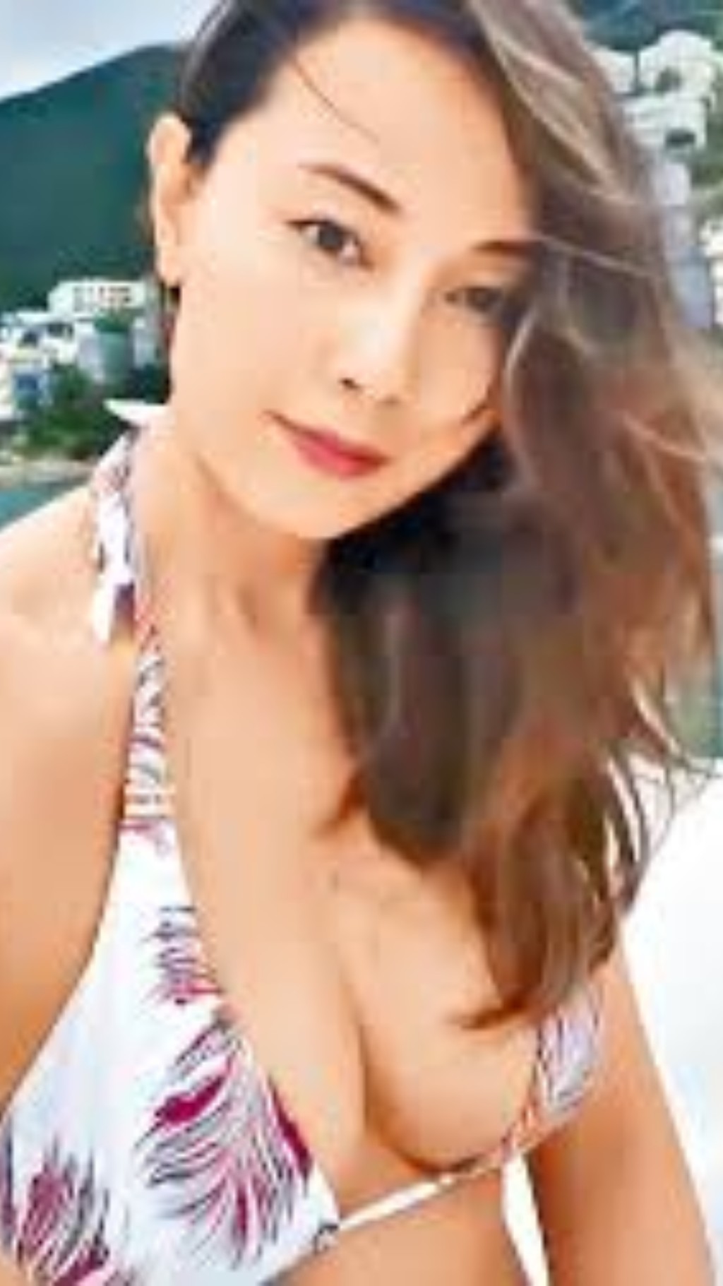 之後就開設個人YouTube，經常性感出鏡。